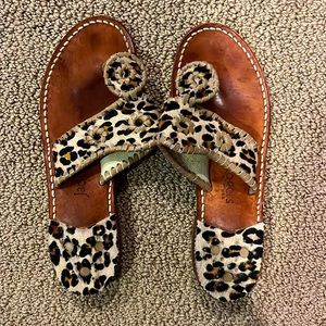 faux fur, leopard print jack rogers flip flops🐯